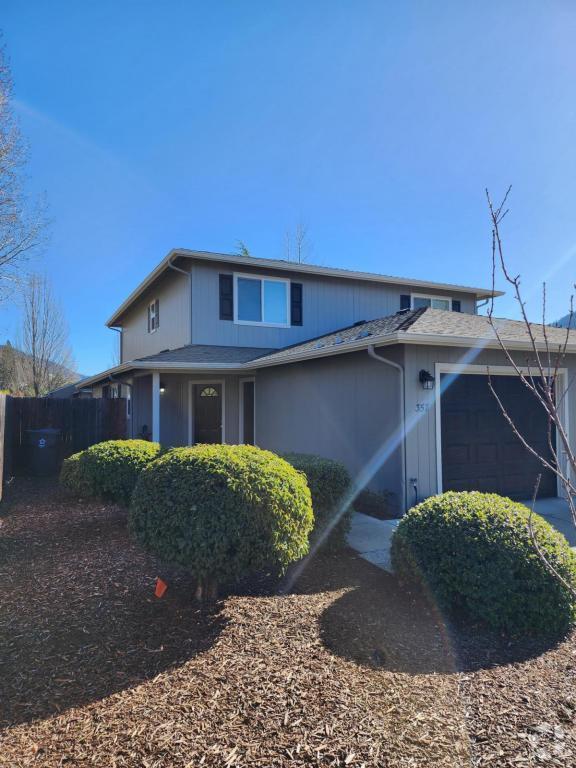 Building Photo - 357 NE Cooper Ln