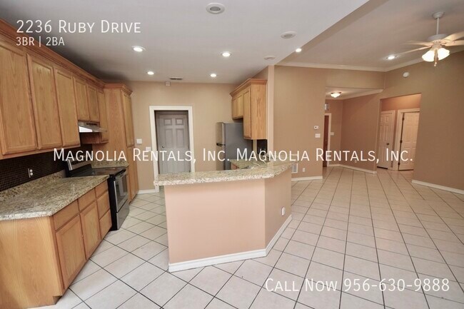 Building Photo - Home in Edinburg For Rent - 3bed & 2bath