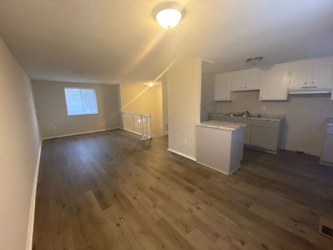 Building Photo - Bogarde St 2124