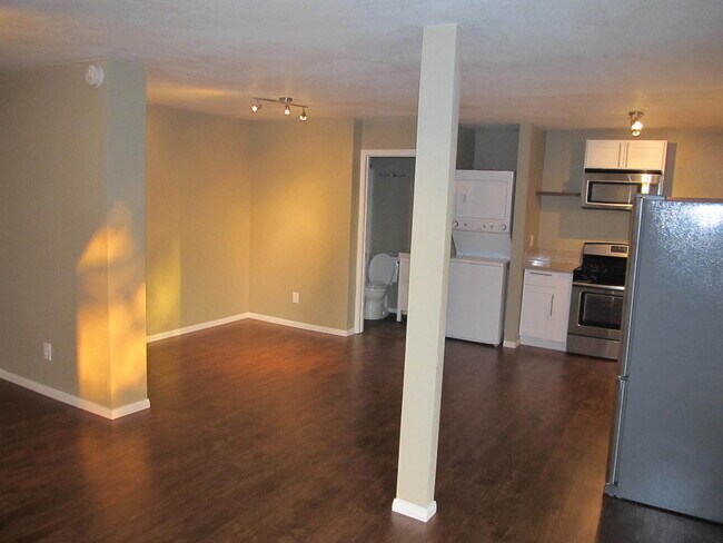 Foto del edificio - Updated 1br/1ba unit in a quadplex in a park like setting
