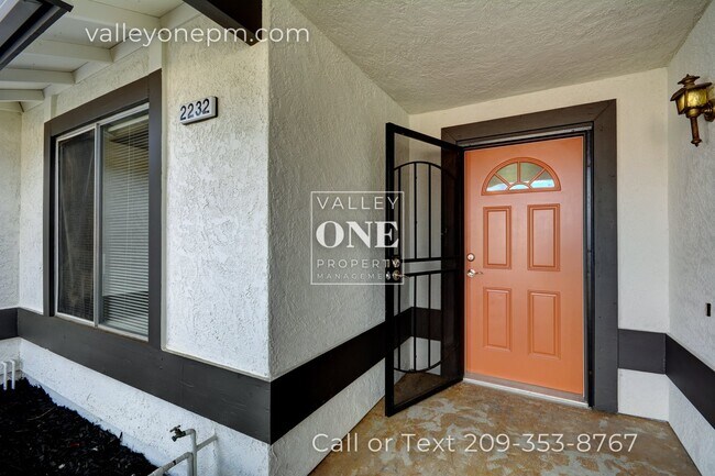 Foto del edificio - 2232 Ridgeway Dr