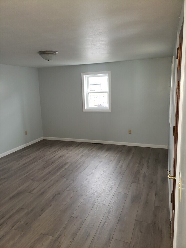 Building Photo - 104 Water St