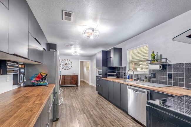 Building Photo - 2511 River Ridge