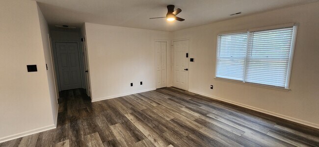 Sala de estar - 2110 Twin Ave