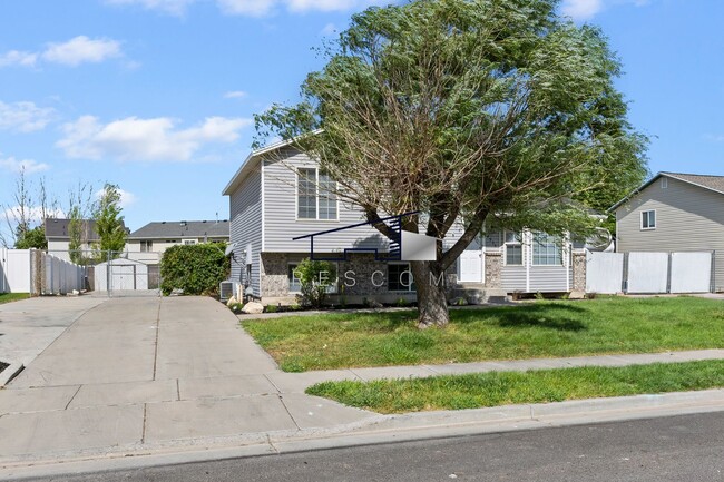 Building Photo - Updated Roy Utah 5 Bedroom 2 Bathroom Home!!