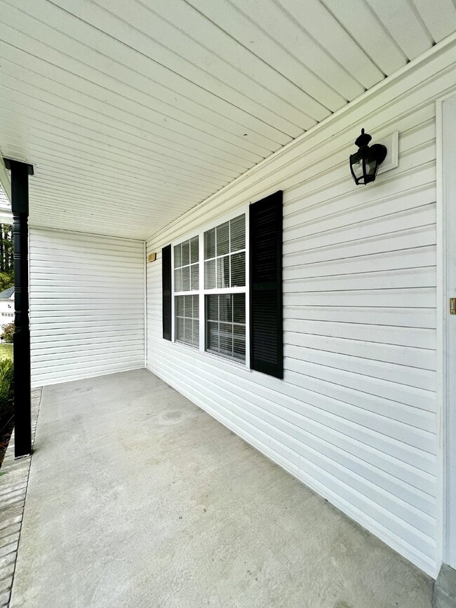 Building Photo - 397 Paris Dr
