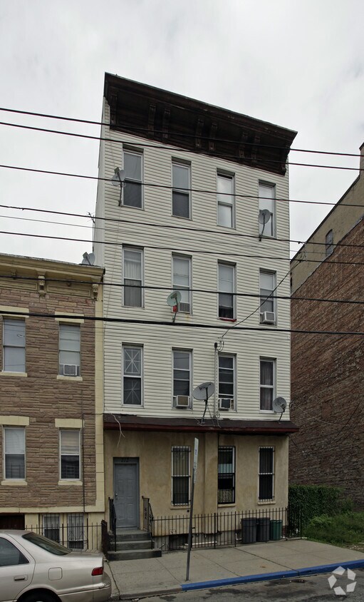 Building Photo - 212 15th St