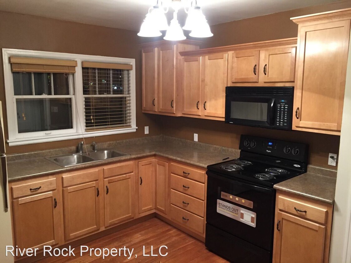 4 br, 3 bath House 310 10th St S House for Rent in Moorhead, MN