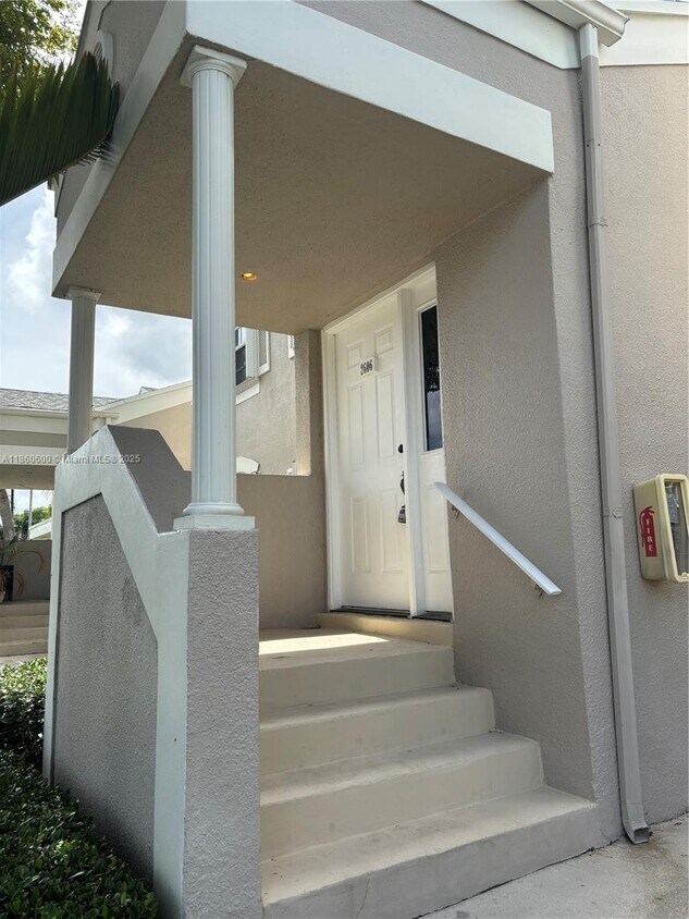 Building Photo - 2662 SE 19th Ct