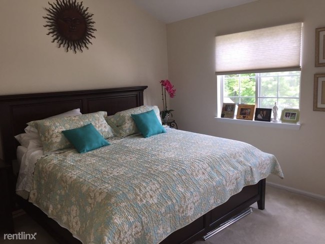 Building Photo - 2 br, 2.5 bath Townhome - 1107 Somerset Knoll
