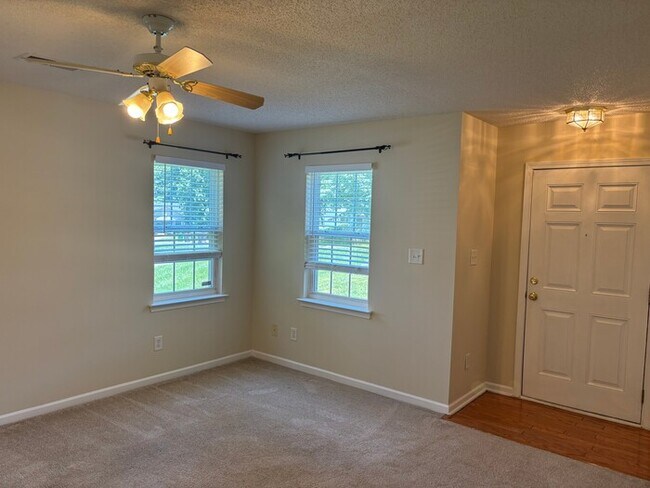 Building Photo - Spacious 3 bedrooms 2 ½ bath home in Rolli...