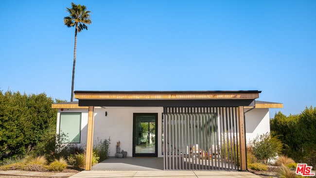Building Photo - 6656 Dume Dr