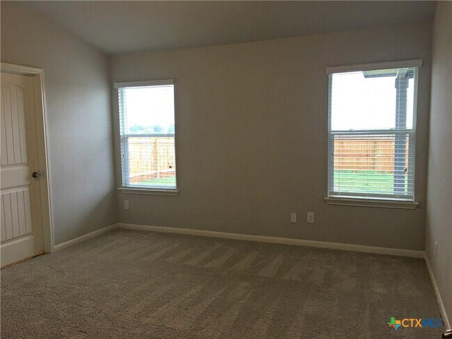 Foto del edificio - 914 Pumpkin Rdg