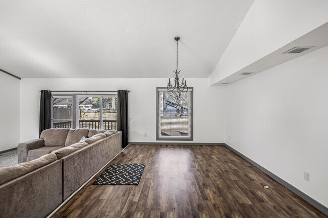 Foto del edificio - 315 Whipple Tree Ln