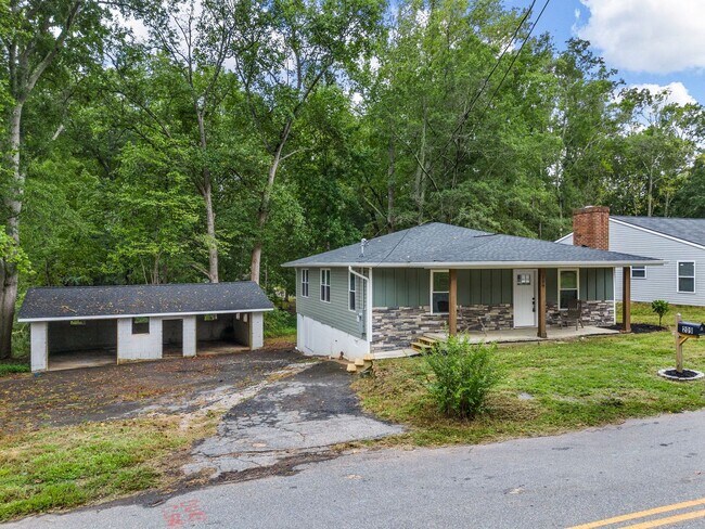Building Photo - Freshly Remodeled 3 Bedroom, 2 Bath Home, ...