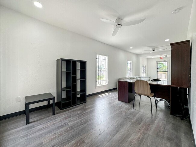 Foto del edificio - 214 E 30th St