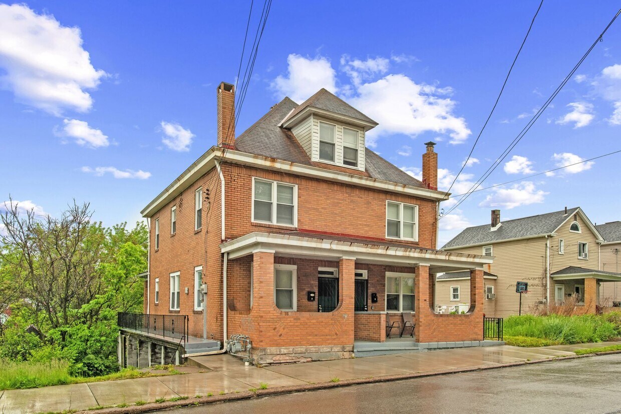 Primary Photo - 616 Large Ave