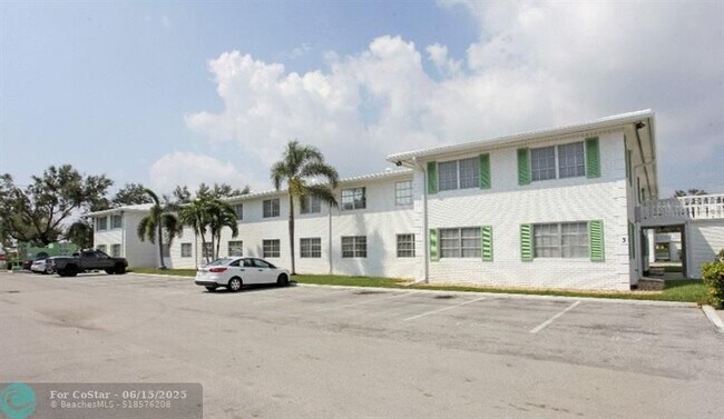 Foto del edificio - 1801 NE 62nd St