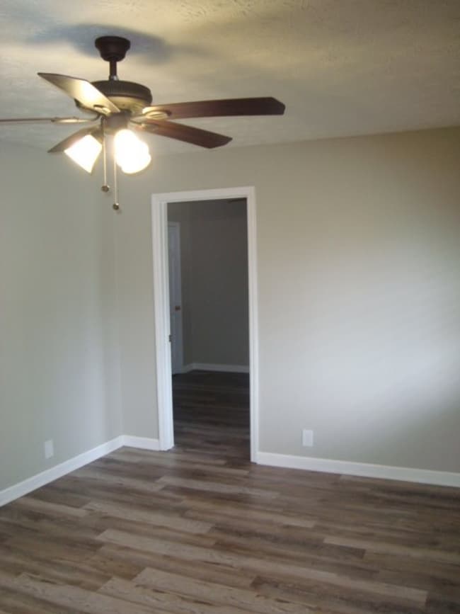 Building Photo - Move in Ready 4 bedroom/2 bathroom