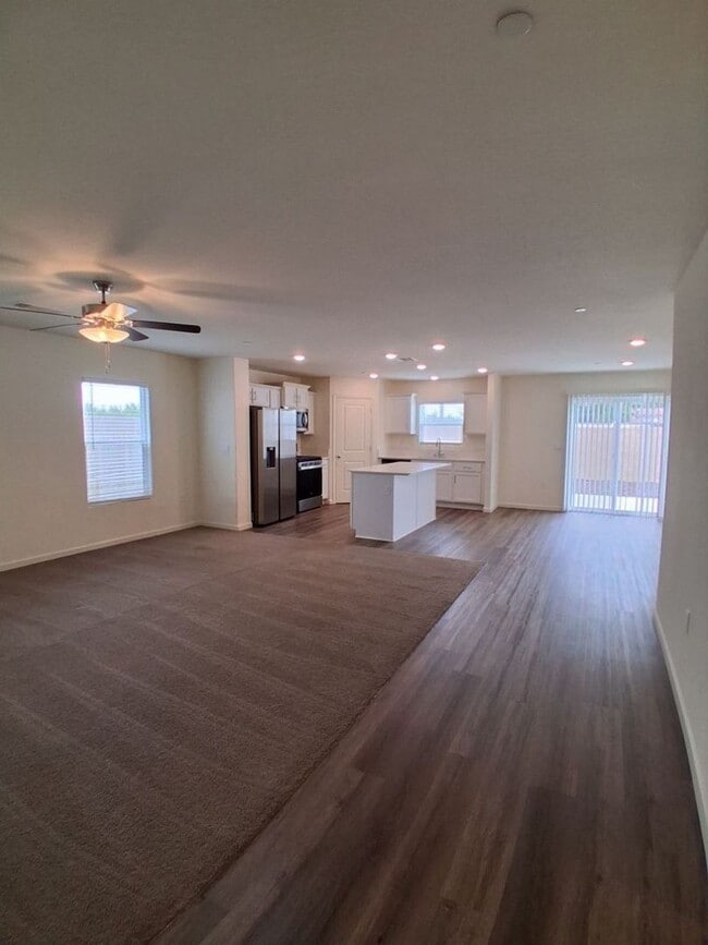 Building Photo - 4 Bedroom Home In Madera, Ca! Available Now!