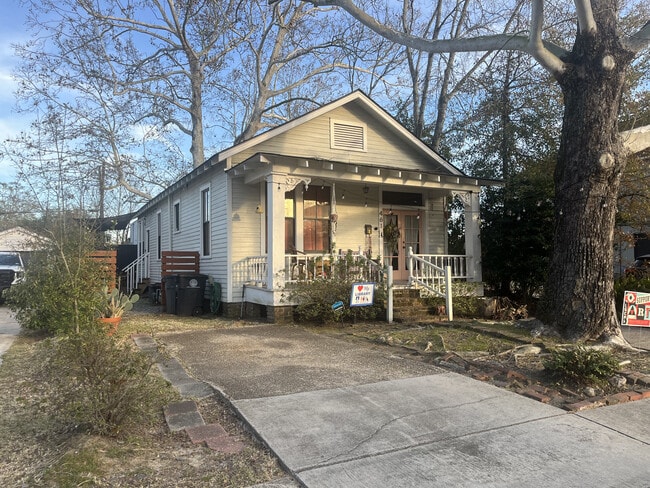 Building Photo - 461 Beverly Dr