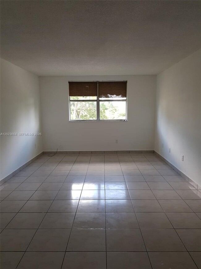 Foto del edificio - 606 W 81st St