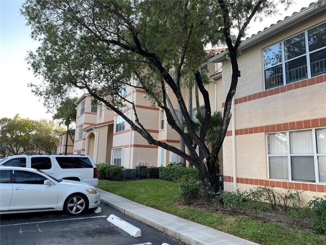Foto del edificio - 3480 Pinewalk Dr N