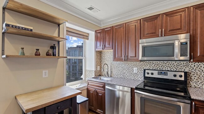 Foto del edificio - 539 Florida Ave NW