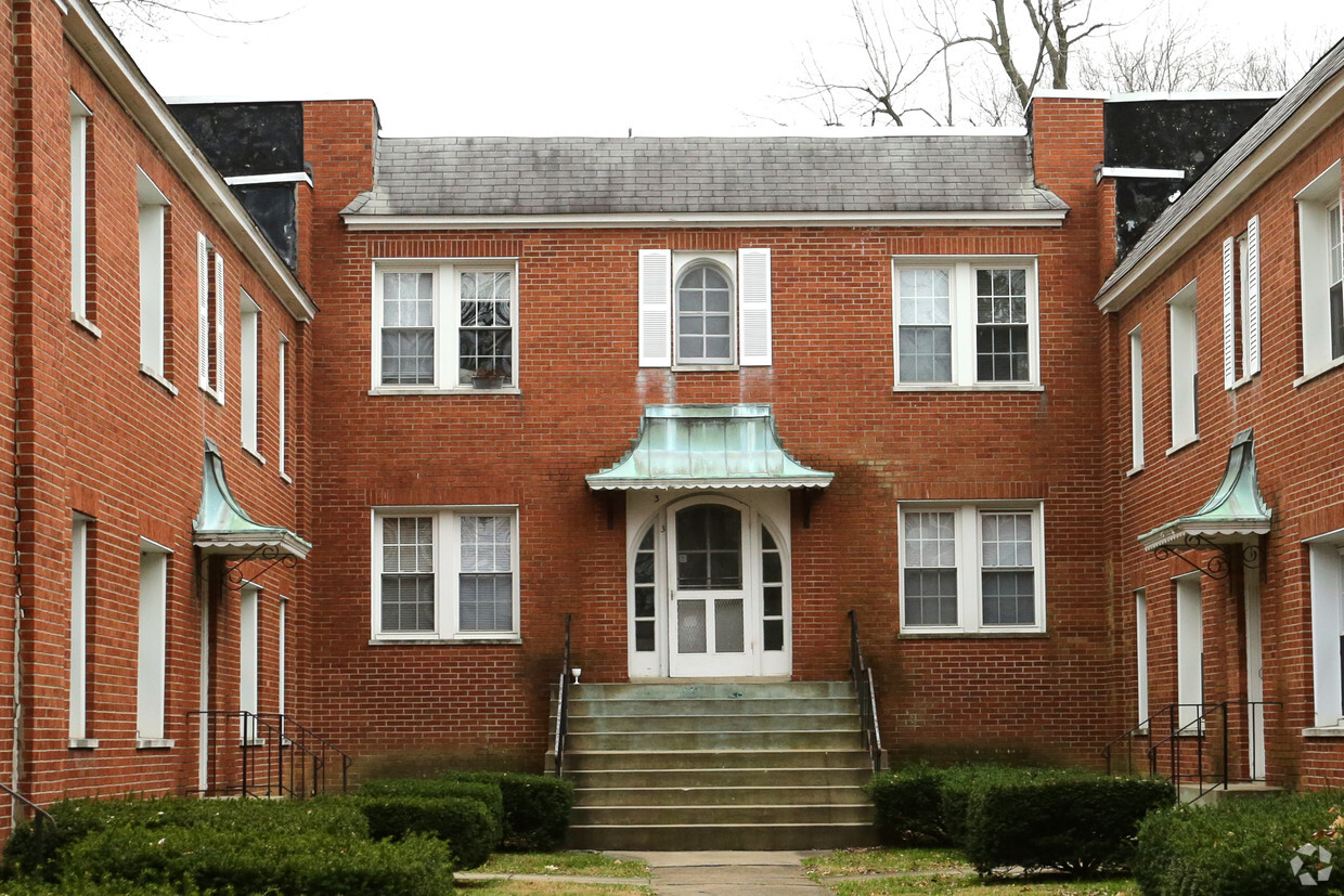 Building Photo - 2400 Woodbourne Ave