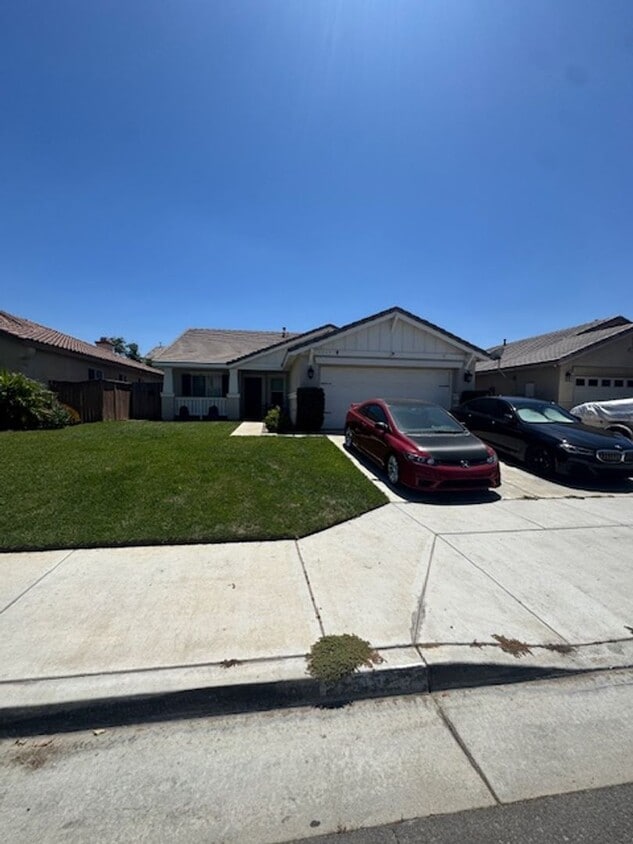 Building Photo - Beautiful Home Ready for YOU!