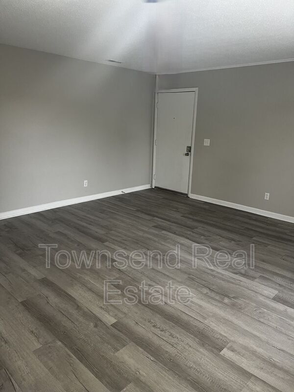 Foto del edificio - 5842-E Century Oaks Drive