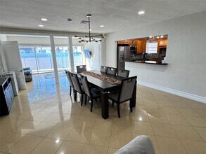 Building Photo - 17800 NE 10th Ave