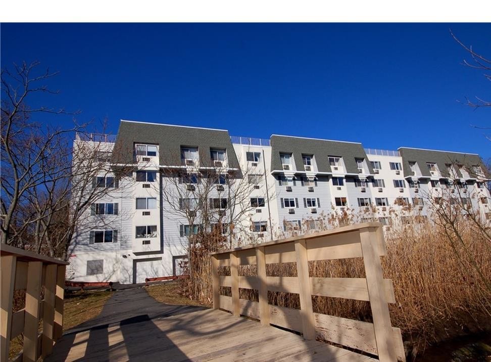 1035 E Boston Post Rd, Mamaroneck, NY 10543 Condo for Rent in