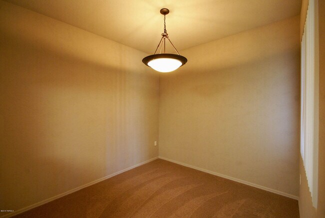 Foto del edificio - 2550 E River Rd