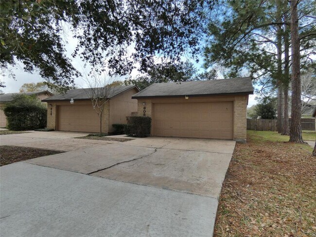 Foto del edificio - 608 Golfview Dr