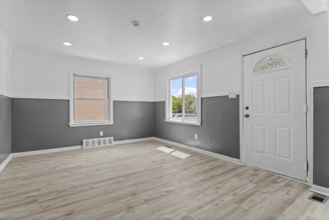 Foto del edificio - 16039 Fairmount Dr