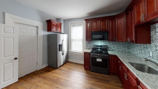 Building Photo - 706 E 43rd St
