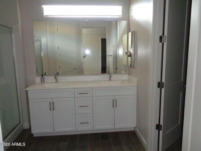 Foto del edificio - 42400 W Paseo Dr