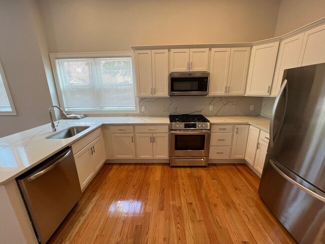 Foto del edificio - HOT THREE BED TWO BATH IN SOMERVILLE