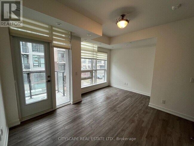 Photo du bâtiment - 861 Sheppard Ave W