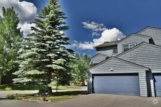 Building Photo - 600A Gold Dust Dr