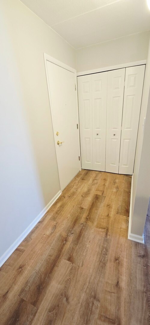 Building Photo - 318 W Naperville Rd