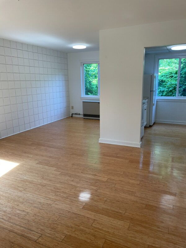 Building Photo - 237 Maple St