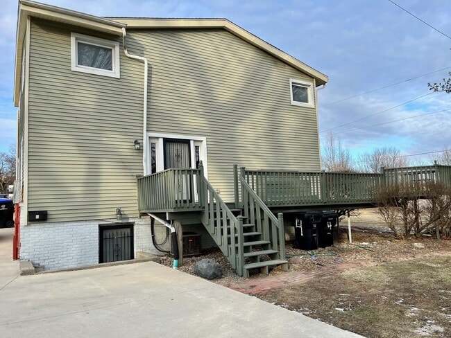 Building Photo - 221 Eisenhower Dr