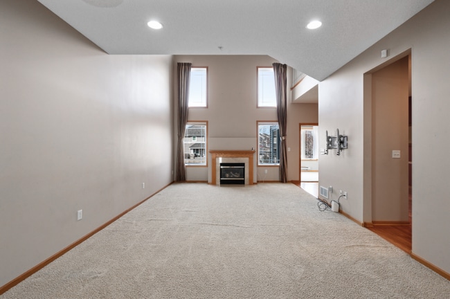 Building Photo - 5046 Yuma Ln N