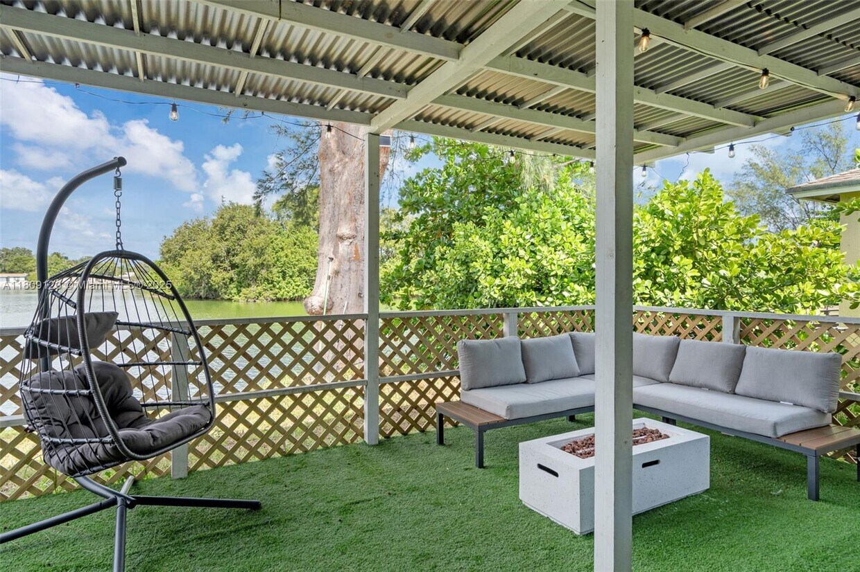 Foto principal - 1020 SW 8th St