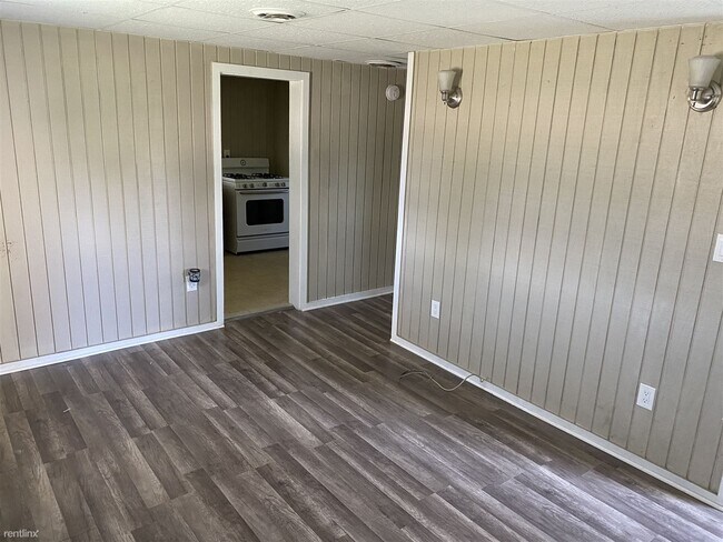 Building Photo - 1 br, 1 bath House - 13005 Saint Andrews Ave
