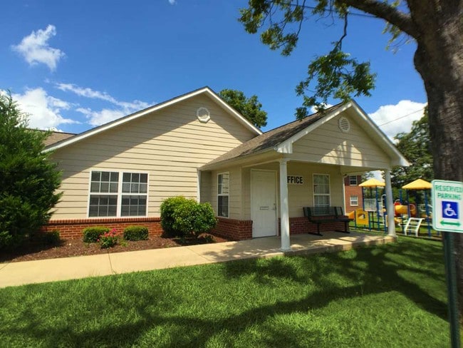 Building Photo - Magnolia Park