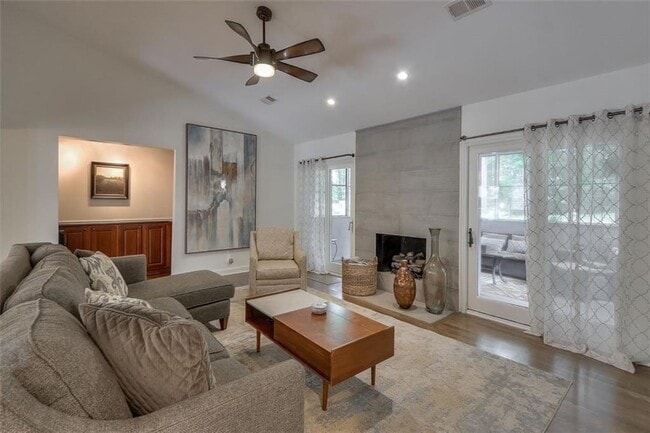 Foto del edificio - 392 Greenfield Ct