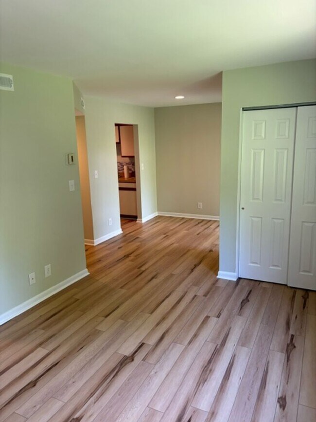 Building Photo - Great 1BR/1BA Unit in Cedars Court!